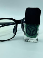 Load image into Gallery viewer, Shamrock (Green with Glitter)